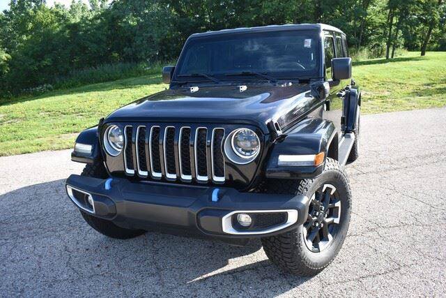 Used 2023 Jeep Wrangler Unlimited Sahara AWD/4WD image 12