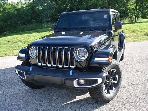 Used 2023 Jeep Wrangler Unlimited Sahara AWD/4WD image 12