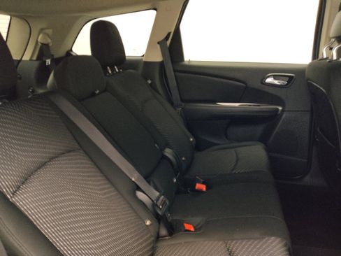 Used 2020 Dodge Journey SE w/ SE Popular Equipment Group FWD image 19