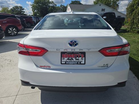 Used 2020 Toyota Camry LE image 5