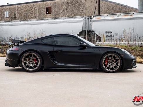 Used 2017 Porsche 718 Cayman image 11