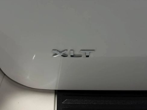 Used 2016 Ford Expedition EL XLT w/ Equipment Group 202A AWD/4WD image 13