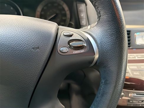 Used 2015 INFINITI Q70 3.7 image 17