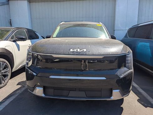 Used 2026 Kia EV9 Wind AWD/4WD image 2