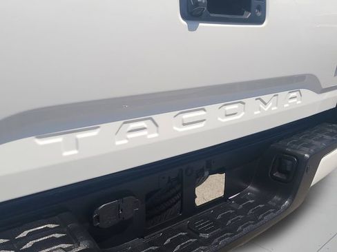 Used 2022 Toyota Tacoma SR5 RWD image 25