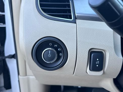 Used 2014 Ford Taurus SEL image 14