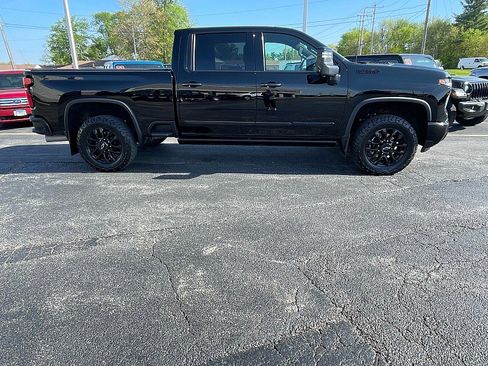 Used 2025 Chevrolet Silverado 2500 High Country w/ Midnight Edition AWD/4WD image 7