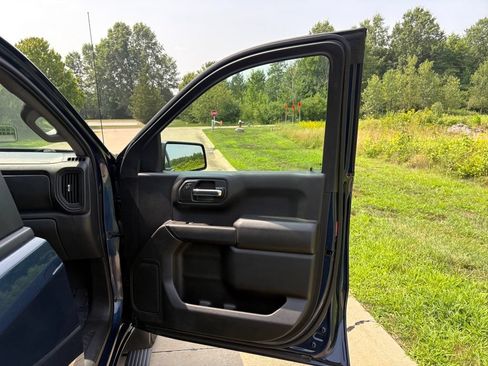 Used 2021 Chevrolet Silverado 1500 Custom AWD/4WD image 24