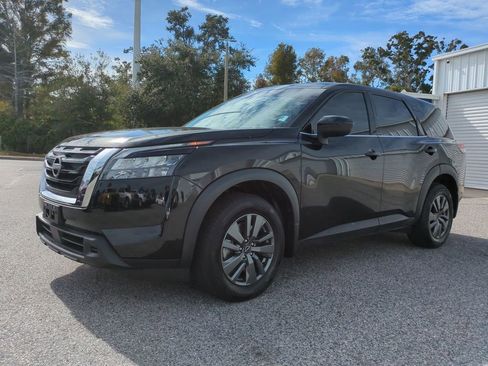 Certified 2024 Nissan Pathfinder S image 2