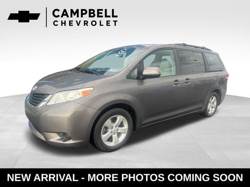 Used 2012 Toyota Sienna LE FWD image 1