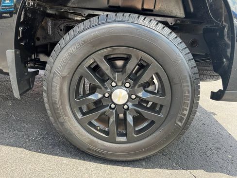 Used 2019 Chevrolet Silverado 1500 LT w/ All-Star Edition AWD/4WD image 10