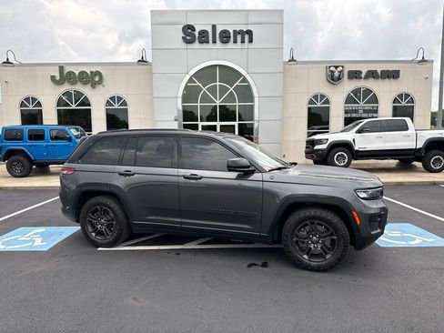 Used 2024 Jeep Grand Cherokee Trailhawk w/ Luxury Tech Group III AWD/4WD image 1