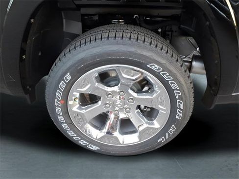 New 2026 RAM 1500 4x4 Crew Cab image 9