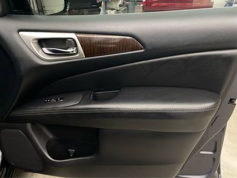 Used 2014 Nissan Pathfinder SL FWD image 25