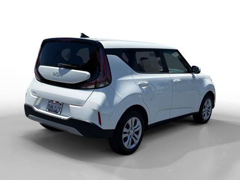 Used 2023 Kia Soul LX FWD image 5