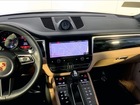 Used 2024 Porsche Macan Turbo image 7