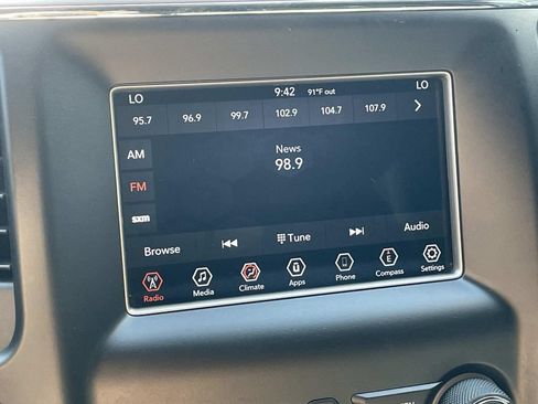 Used 2018 Jeep Grand Cherokee Laredo AWD/4WD image 26