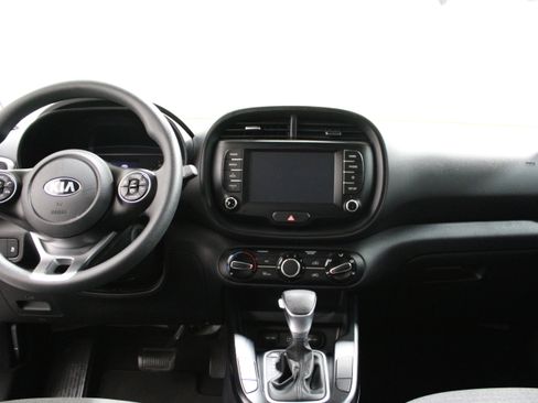 Used 2020 Kia Soul S FWD image 2