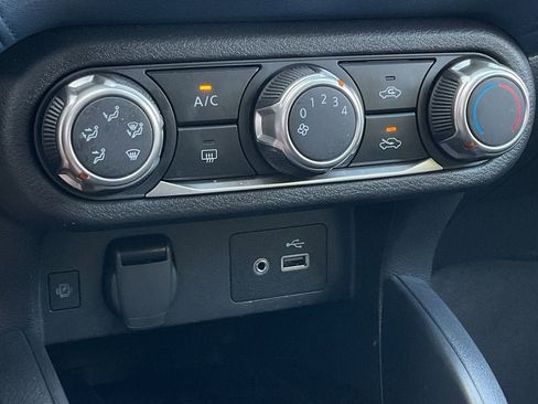 Used 2025 Nissan Versa SV image 29