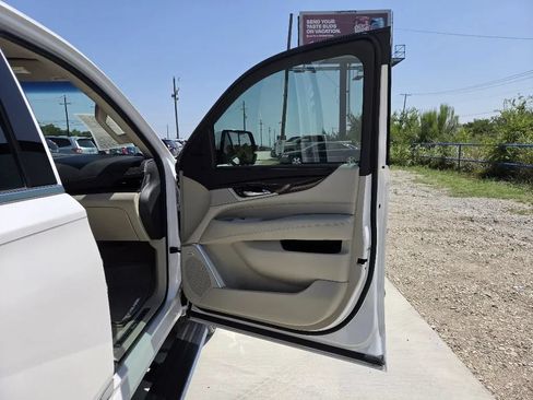 Used 2018 Cadillac Escalade Premium Luxury AWD/4WD image 23