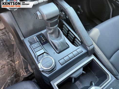 Used 2025 Toyota Tacoma SR5 AWD/4WD image 22