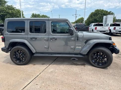 Used 2023 Jeep Wrangler Unlimited Sahara w/ Cold Weather Group AWD/4WD image 5