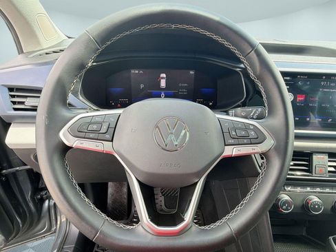 Certified 2022 Volkswagen Taos SE image 16