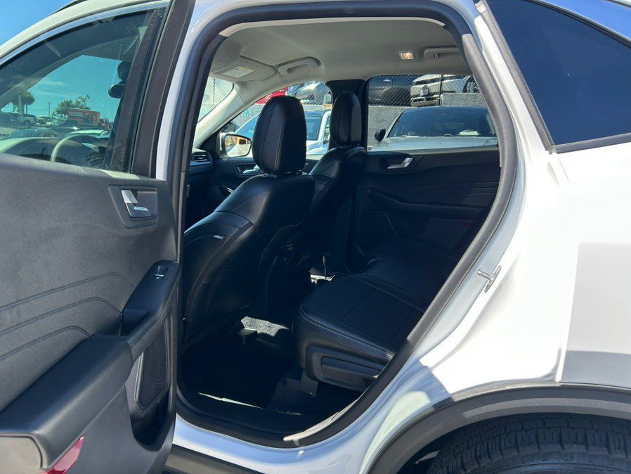 Used 2023 Ford Escape SE FWD image 47