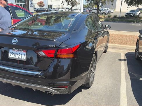 Used 2019 Nissan Altima 2.5 SR FWD image 2