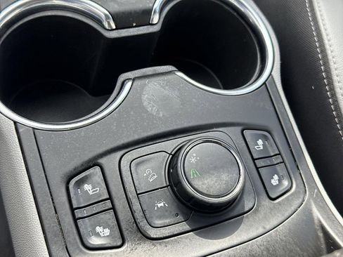 Used 2024 GMC Terrain SLT image 35