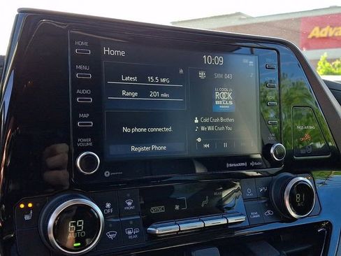Used 2022 Toyota Highlander XLE AWD/4WD image 18