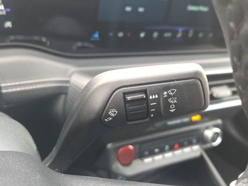 Used 2025 Ford Mustang Premium image 40