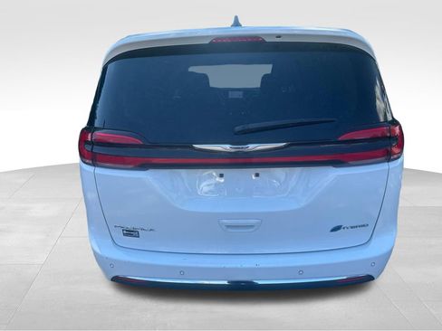 Used 2023 Chrysler Pacifica Touring-L FWD image 23