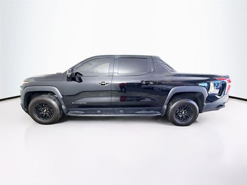 Used 2025 Chevrolet Silverado EV LT image 9
