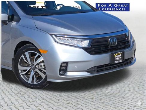Used 2023 Honda Odyssey Touring image 2