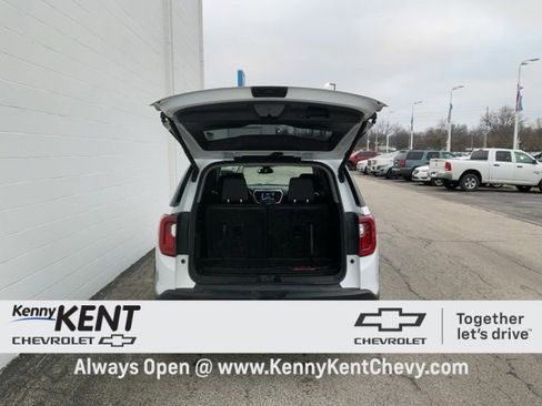 Certified 2023 GMC Acadia SLT w/ Preferred Package image 8