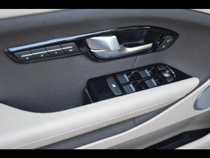 Used 2018 Land Rover Range Rover Evoque SE AWD/4WD image 18