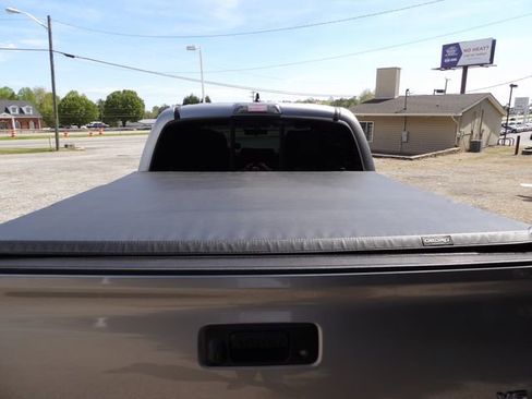 Used 2016 Toyota Tacoma SR w/ Towing Package AWD/4WD image 8