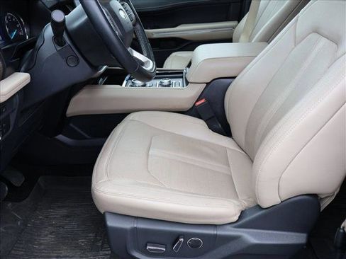 Used 2022 Ford Expedition Max Limited AWD/4WD image 4
