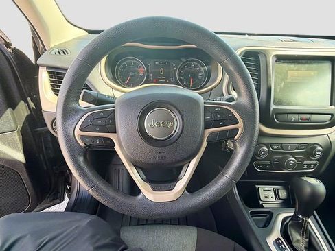 Used 2018 Jeep Cherokee Latitude image 35