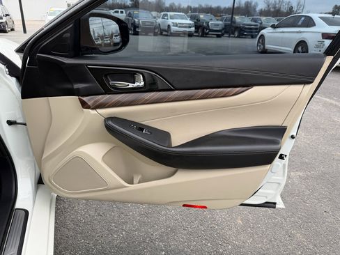 Used 2016 Nissan Maxima Platinum image 19