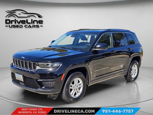 Used 2024 Jeep Grand Cherokee Laredo image 1