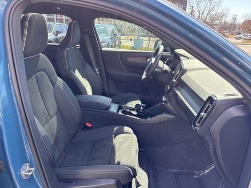 Used 2025 Volvo XC40 B5 Plus AWD/4WD image 16