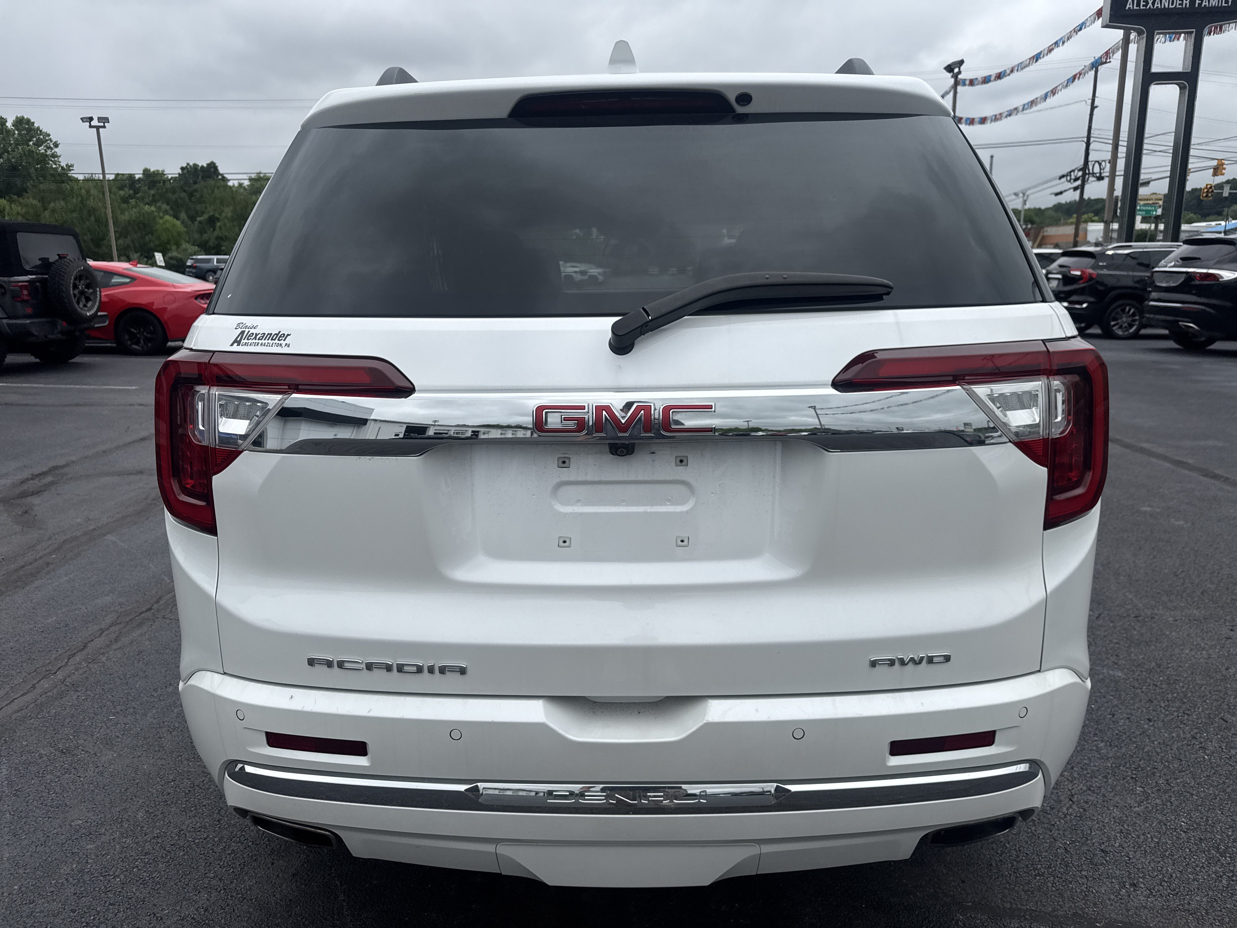 Used 2023 GMC Acadia Denali AWD/4WD image 4