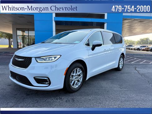 Used 2023 Chrysler Pacifica Touring-L FWD image 1
