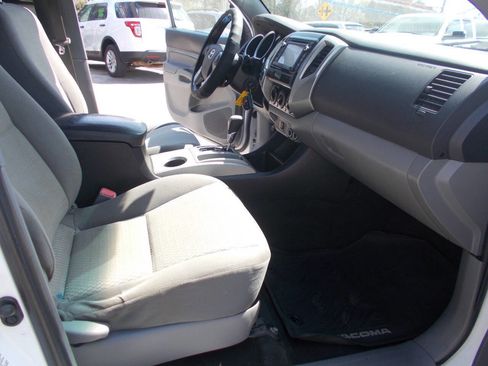 Used 2015 Toyota Tacoma 4x4 Double Cab w/ SR5 Package image 9