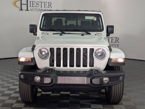 Used 2023 Jeep Gladiator Sport image 3