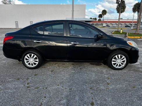 Used 2012 Nissan Versa SV image 4
