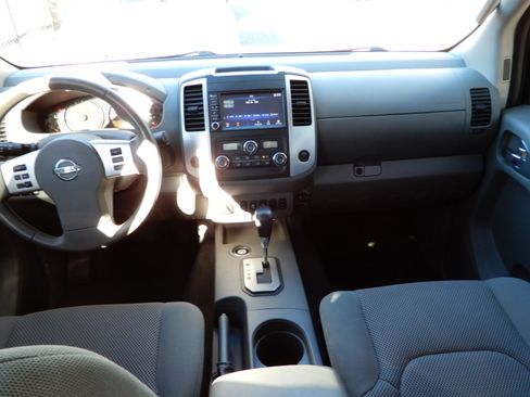 Used 2021 Nissan Frontier SV image 11