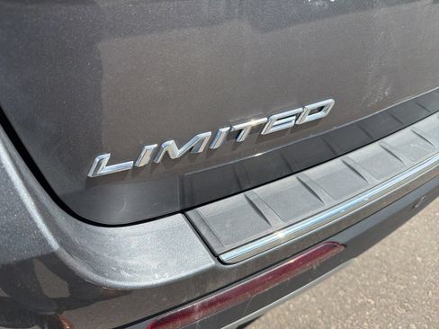 Used 2023 Ford Explorer Limited w/ Equipment Group 301A AWD/4WD image 13